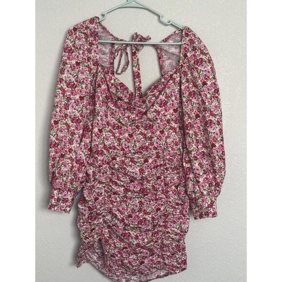 Nasty Gal Dresses & Skirts - This beautiful Nasty‎ Gal mini dress in size 4 features a vibrant floral print